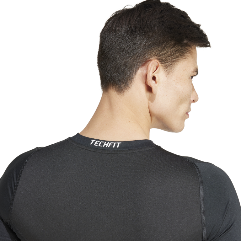 Techfit Compression Training T-Shirt 2XL / Black Techfit Compression Training T-Shirt 2XL / Black