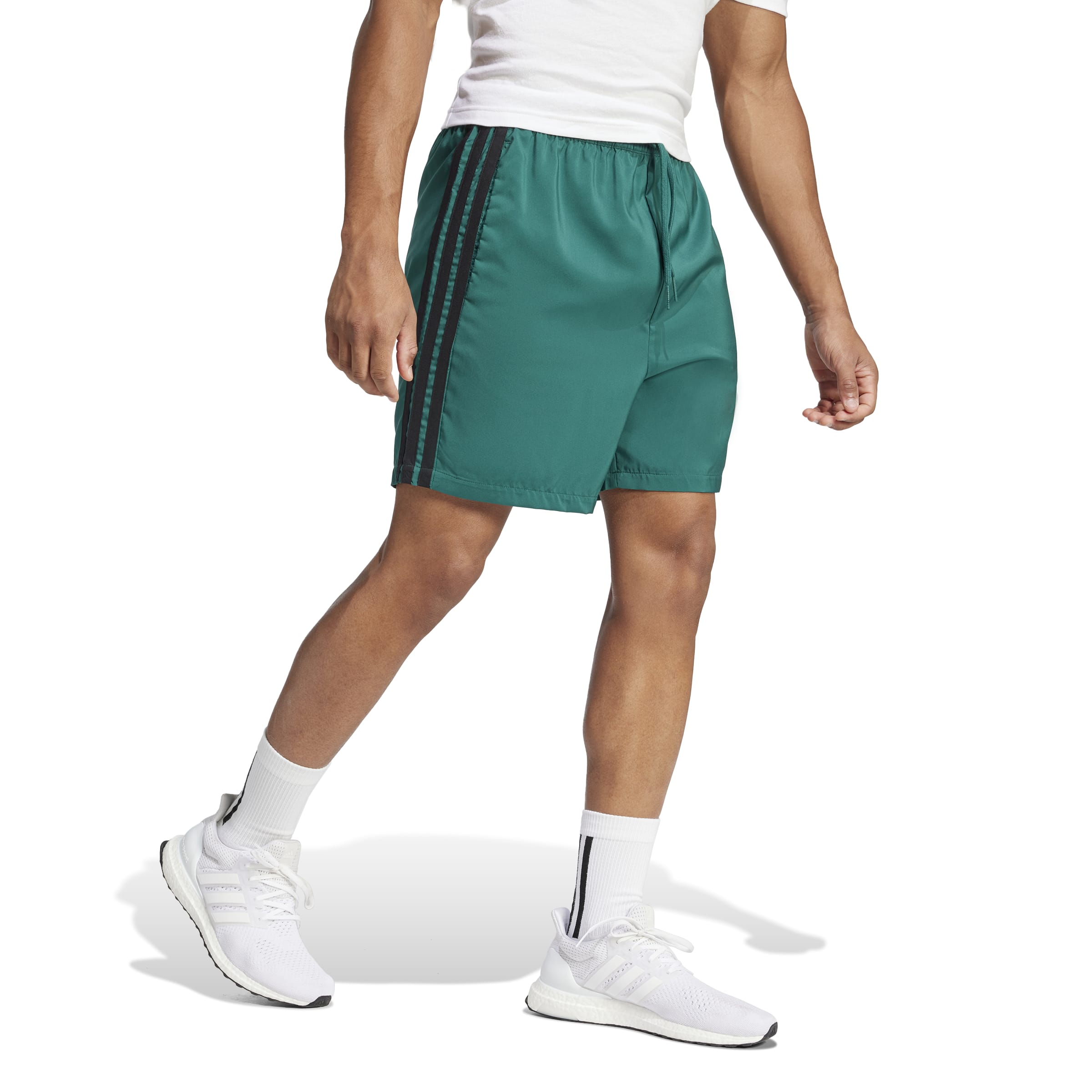 ESSENTIALS THREE STRIPES CHELSEA SHORTS Collegiate Green / Black / 2XL ESSENTIALS THREE STRIPES CHELSEA SHORTS Collegiate Green / Black / 2XL