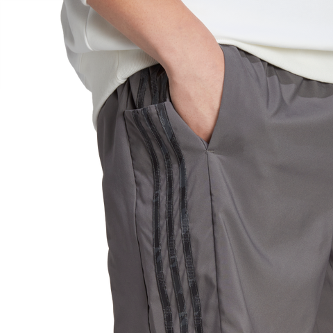 AEROREADY Essentials Chelsea 3-Stripes Shorts 2XL / Grey Five/Black