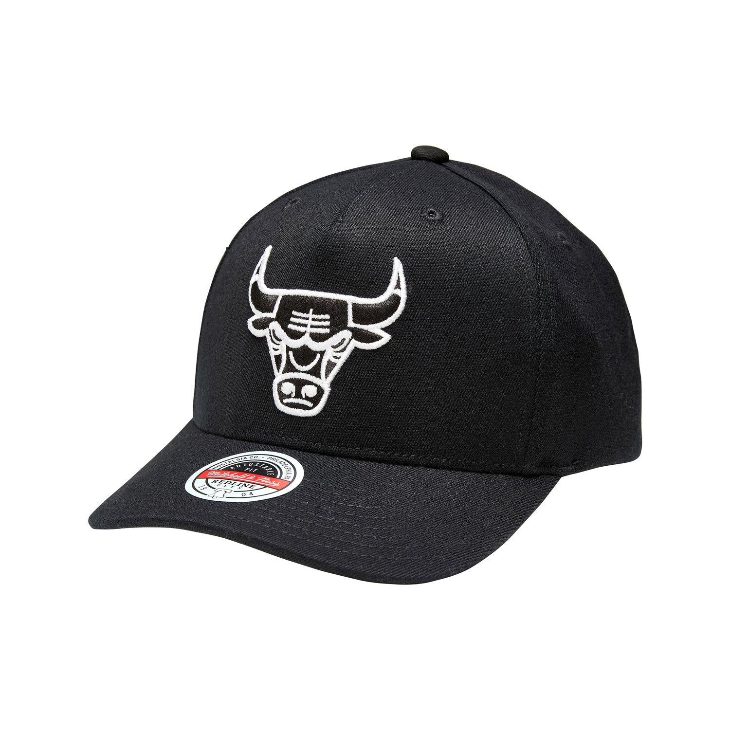 Mitchell & Ness - Chicago Bulls Black & White Team Logo 5 Panel Classic Redline Snapback 